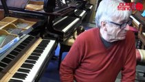 Flavio Varani, pianiste brésilien, essaye les pianos Lechevallier à Saint-Lô