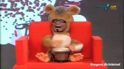 Ursinho Gente Fina se empolga com a dançarina