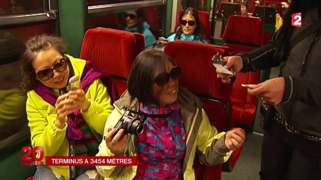 Un train dans la montagne pour monter à 3 454 mètres d’altitude