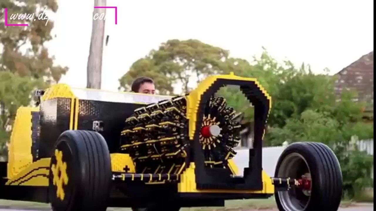 Une voiture en LEGO