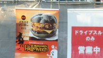 Squid Ink Burger at McDonalds Japan! イカスミバーガー