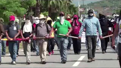 Manifestantes incendian alcaldía de Iguala