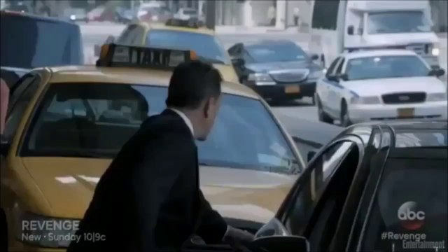 Revenge - 4x05 - Sneak Peek #2 - Extrait avec David agressé par une voiture