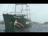 Napoli - La nave di Greenpeace nel porto (23.10.14)