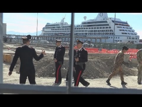 Napoli - Mina antiuomo trovata nel cantiere della Metro -1- (23.10.14)