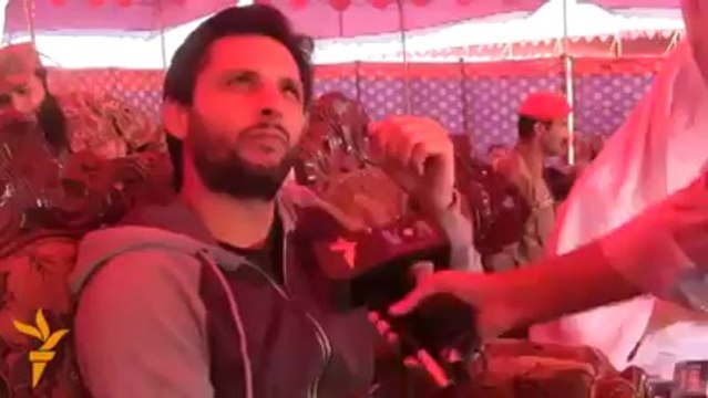 Shahid Afridi in Bannu with IDPs. Cricket/Pakistan