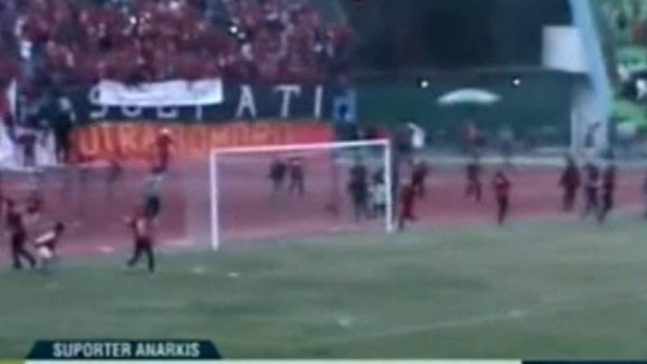 One killed, dozens injured in Indonesian football riot