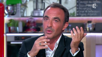 La jolie berceuse grecque de Nikos Aliagas à sa fille - C à vous - 22/10/2014