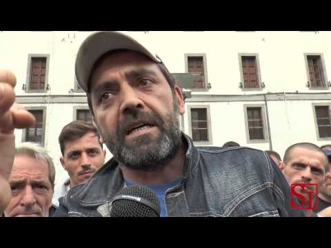 Napoli - Sgomberati gli ambulanti in Piazza Leone -1- (22.10.14)