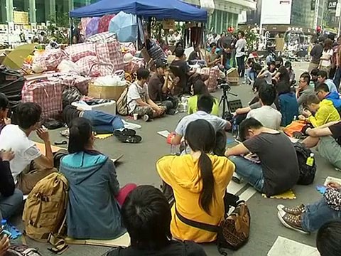 Протестующие отправились к резиденции главы Гонконга