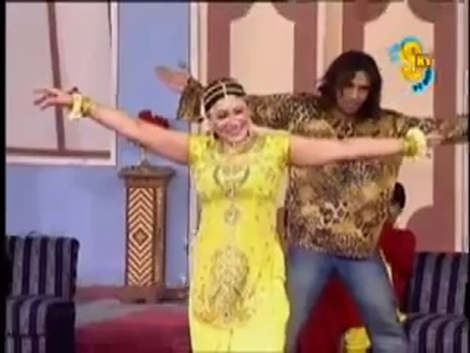 Panjabi Mujra Hot Lahori Girl Dance....Way Gujjra We