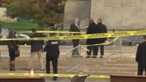 Harper lays wreath at scene of soldier's shooting in Ottawa