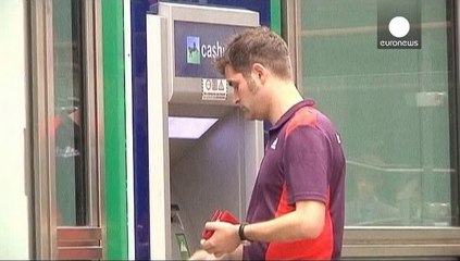 Lloyds: 9.000 απολύσεις