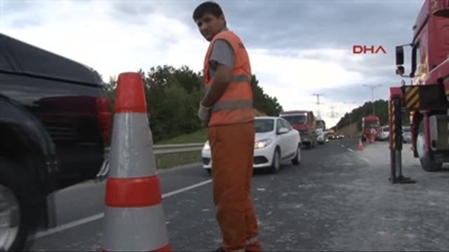 Göktürk'te Hafriyat Kamyonu Bariyerleri Parçaladı