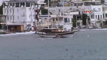 Bodrum Şiddetli Rüzgar Guleti Sahile Sürükledi