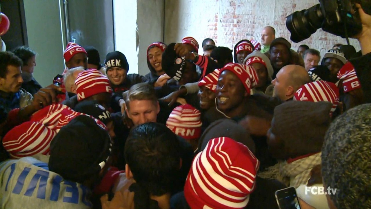 Fcb-stars beschenken flüchtlinge