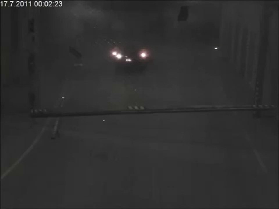 Régis explose sa femme, un parking et sa voiture