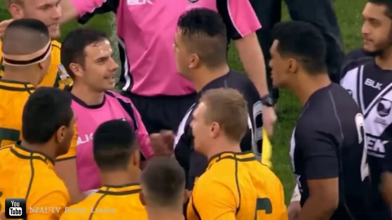 Très agressif haka des Néozélandais contre les Australiens (Junior)