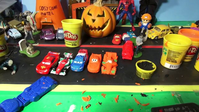 Play Doh Pixar Cars Halloween Fun with Lightning McQueen, Francesco Bernoulli and Raoul Caroulle