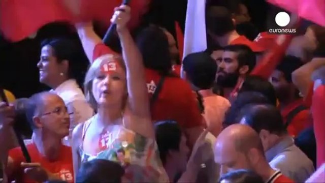 Dilma Rousseff, reelegida presidenta de Brasil en una reñida victoria