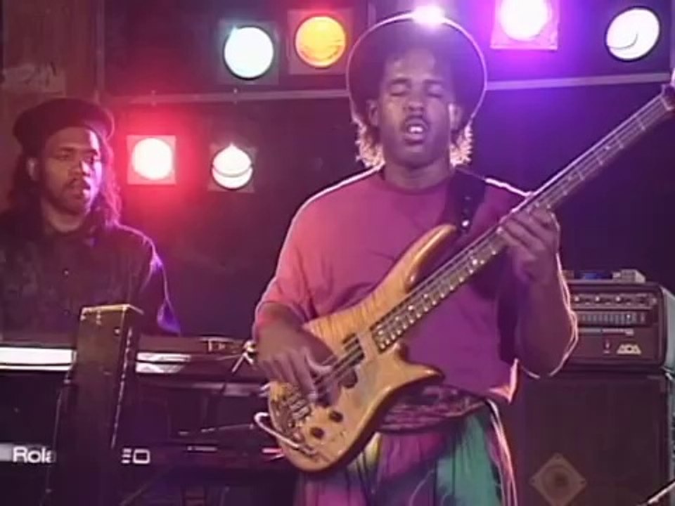 Victor Wooten - Super Bass Solo Technique