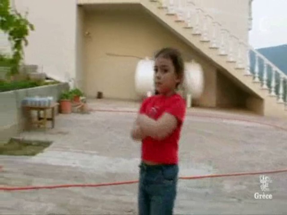 Petite fille en Grèce par Antoine de Maximy.