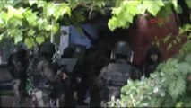 Fethiye Polis Baskınında Esrarı Klozete Attılar