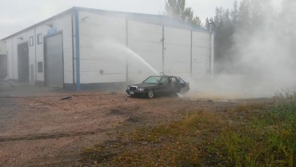 How to clean a car, Or destroy it : use a Hammelmann cleaner : 1000bar