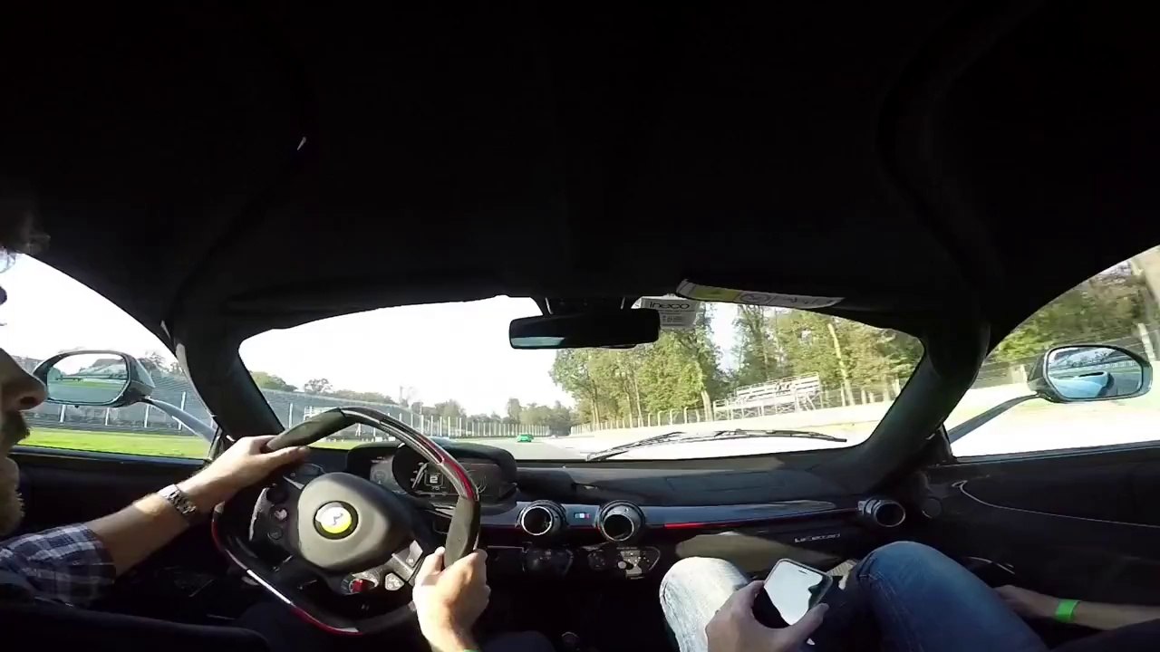 Il drift en LaFerrari dans la courbe la plus rapide de Monza