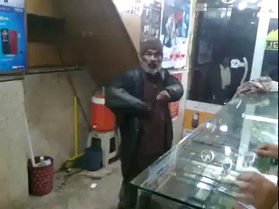 Break Dance by an ordinary Shopkeeper