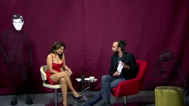 Nurgül Yeşilçay ve Dekoltesi