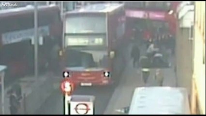 Bus driver and passenger fight it out!