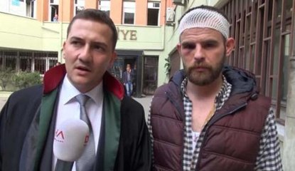 Kafe sahibi ile polis arasındaki kavga kamerada