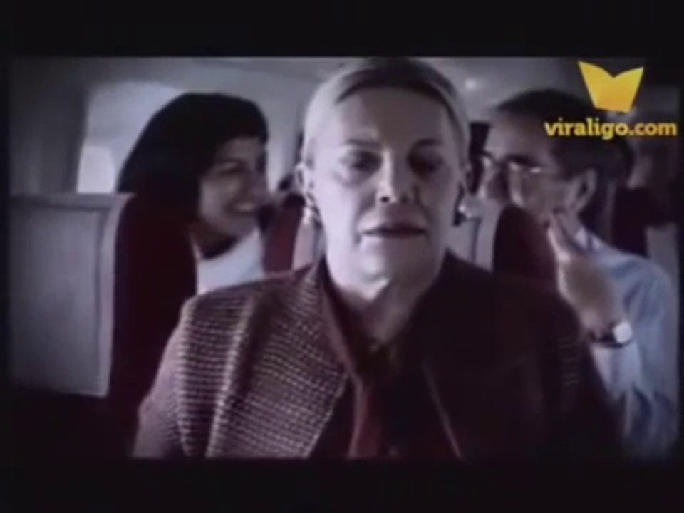 Uçakta Irkçılık Yapan Kadına Pilotun Yolladğı Olağanüstü Mesaj - Oha be!