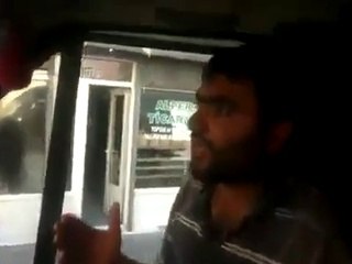 At Yarışı Anlatır Gibi Dua Eden Adam