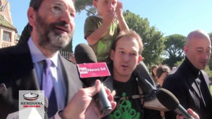 Ignazio Marino contestato a Villa Torlonia da padre di tre figli