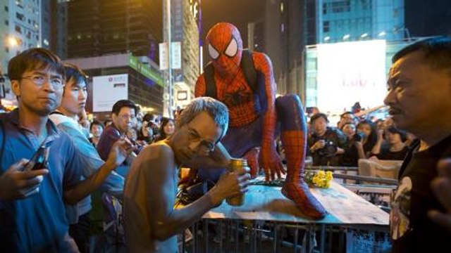 Hong Kong protest site draws curious tourists