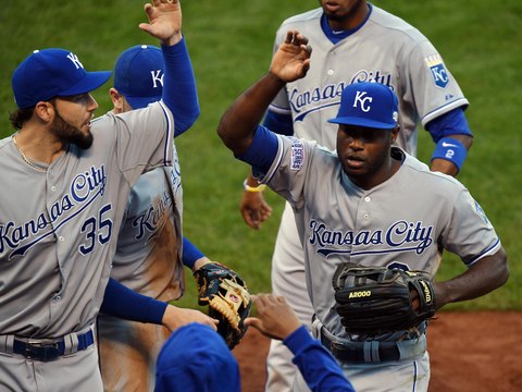 Royals edge Giants in Game 3 to take World Series lead