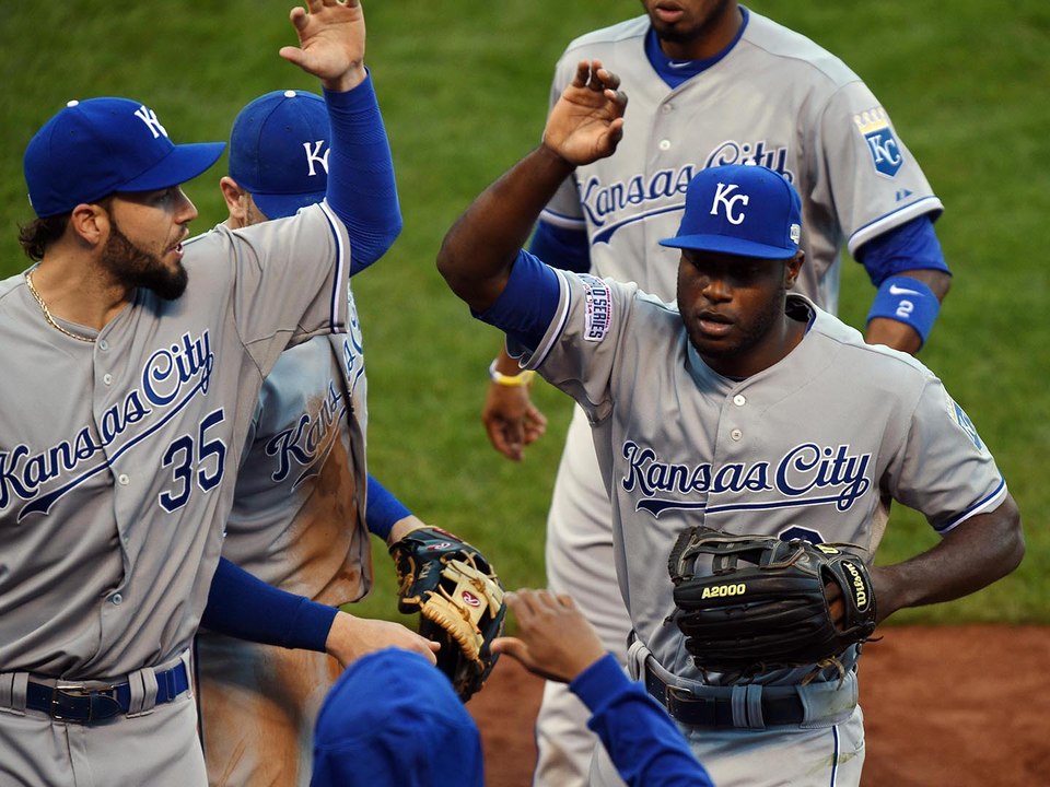 Royals edge Giants in Game 3 to take World Series lead