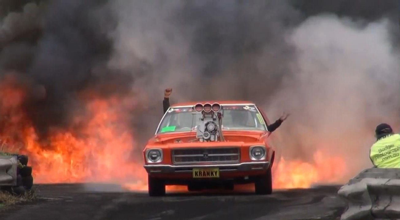Incredible Burnout and Firing With V8 Holden