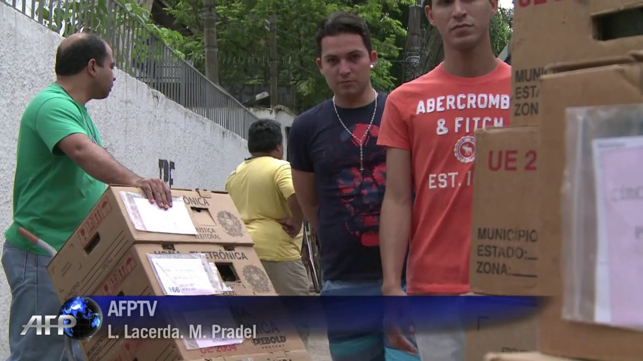 Urnas chegam aos locais de votação