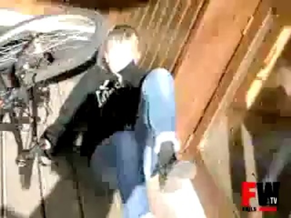 [+18 ~ Sexy Funny Girl]Girl Faceplant on a wall - Fails World