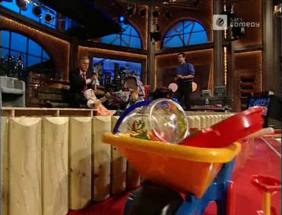 Die Harald Schmidt Show - 1066 - 2002-04-03 - A-ha, Findulin, Kinderspielplatz