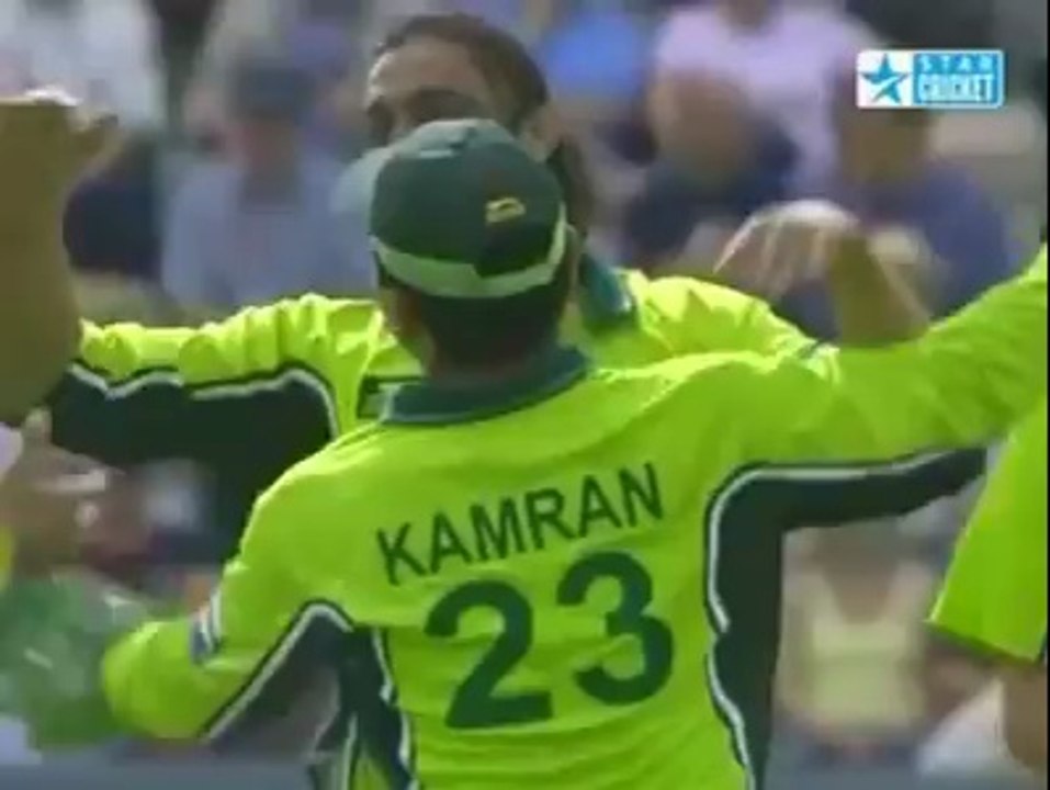 Shoaib Akhtar deadly Yorker to Marcus Trescothick