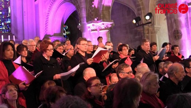 Polyfollia enterré joyeusement avec un medley de requiem