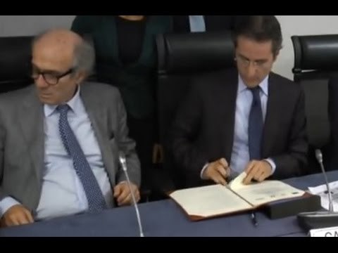 Napoli - Dalla Regione 150 milioni per l'Università -1- (25.10.14)