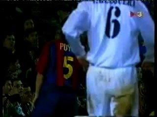 رأس خنزير هدية من جماهير البرصا للويس فيجو