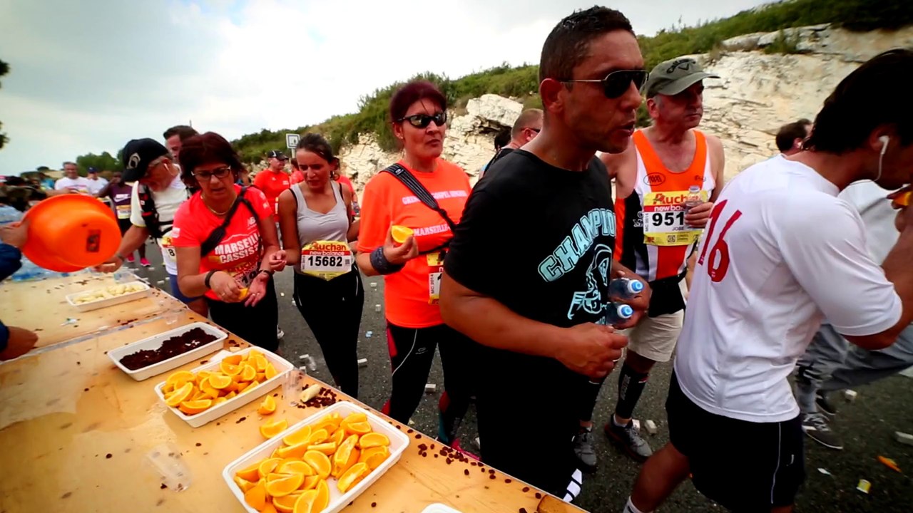 Marseille-Cassis : quand les coureurs se ravitaillent