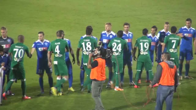 Οι δυο ομάδες στον αγωνιστικό χώρο