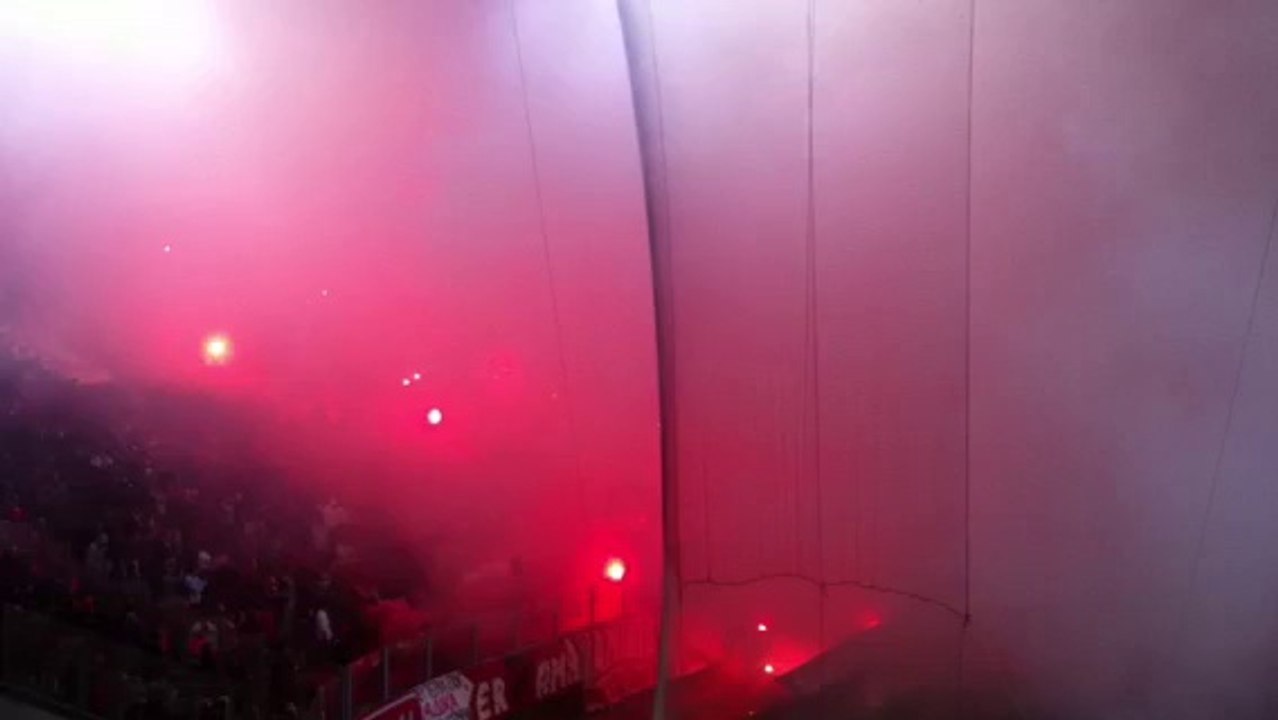 Δεκάδες καπνογόνα πριν την σέντρα στο Ολυμπιακός - Παναθηναϊκός